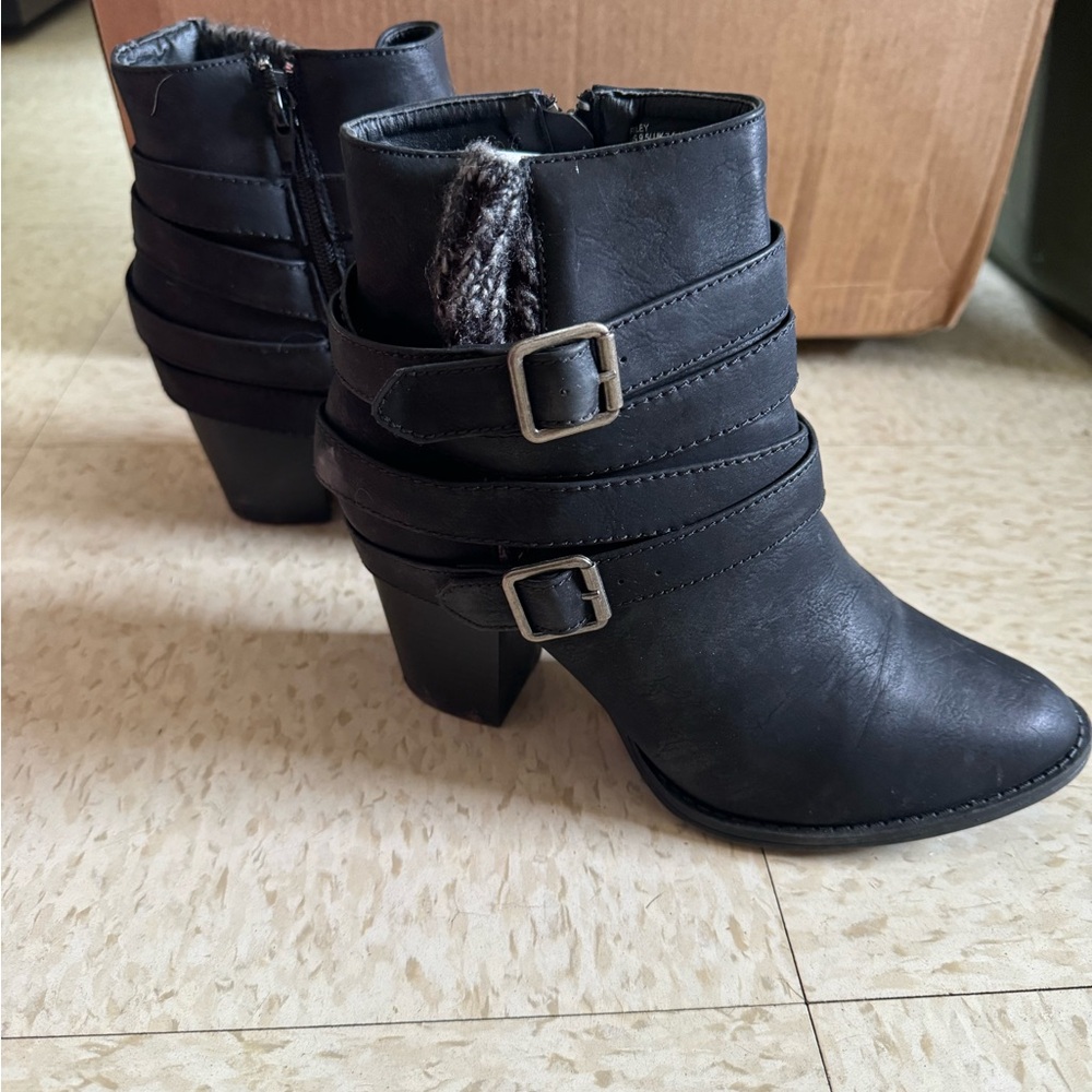 Shoe dazzle Riley Ankle Bootie Sz 9.5